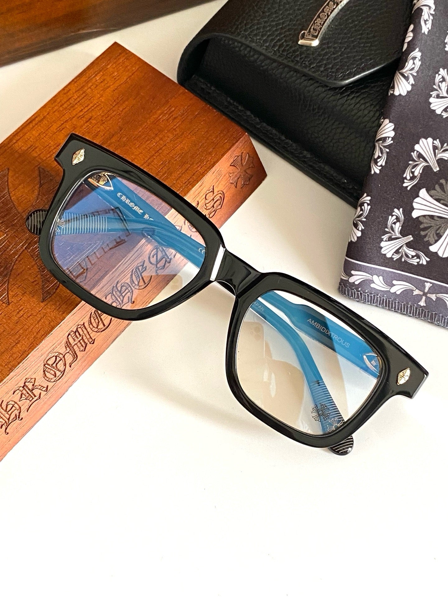 크롬하츠 엠비딕스트로우스