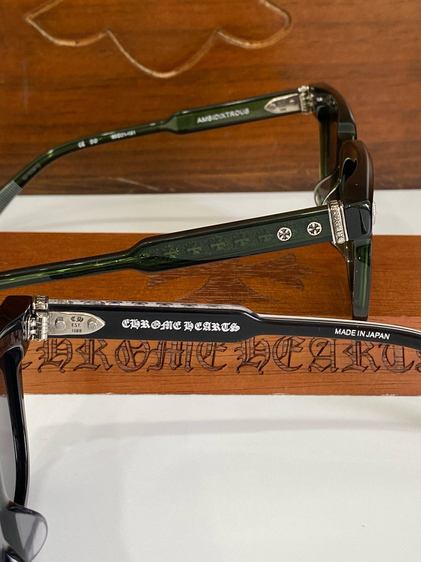 크롬하츠 엠비딕스트로우스 선글라스