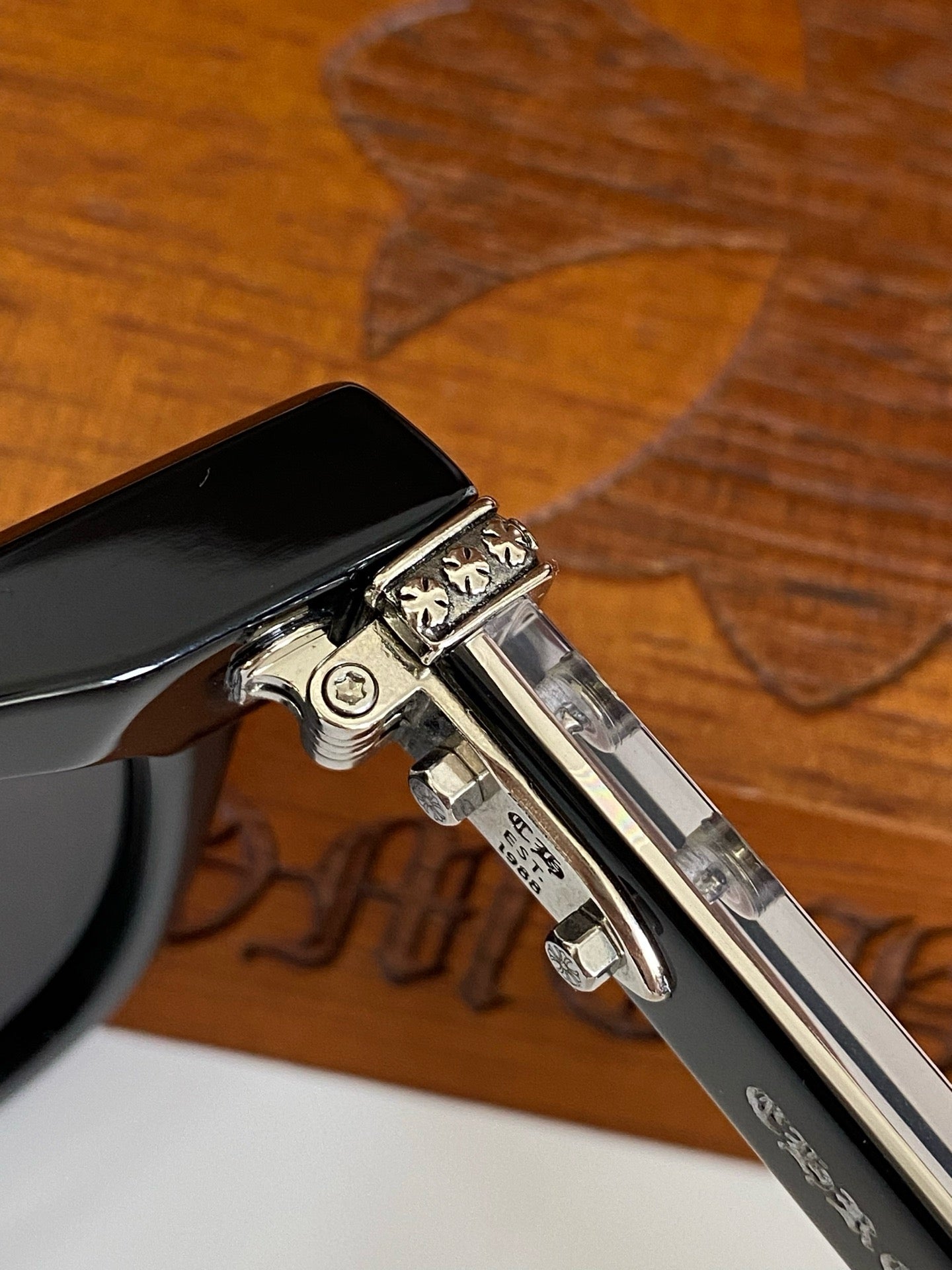 크롬하츠 엠비딕스트로우스 선글라스