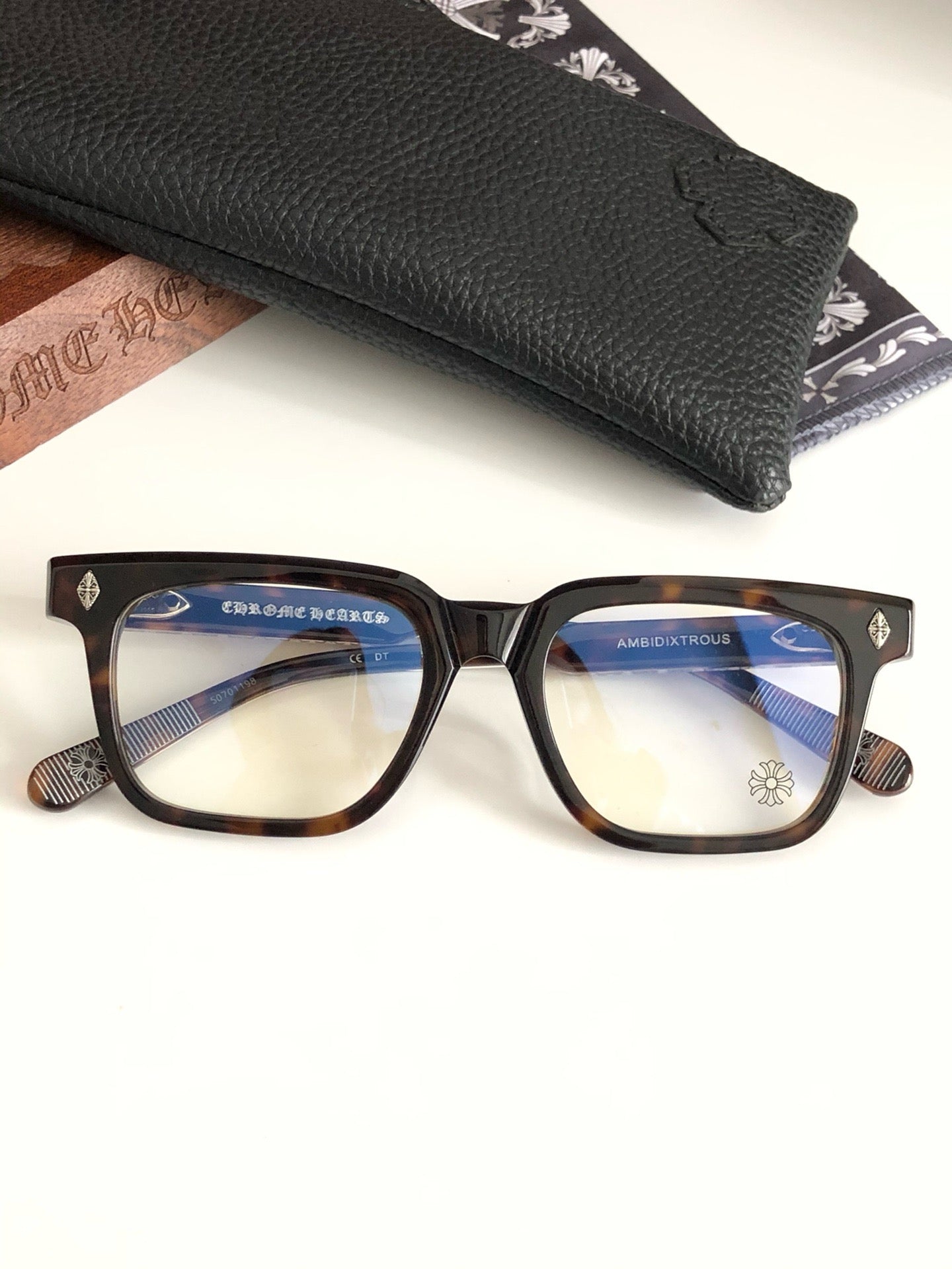 크롬하츠 엠비딕스트로우스