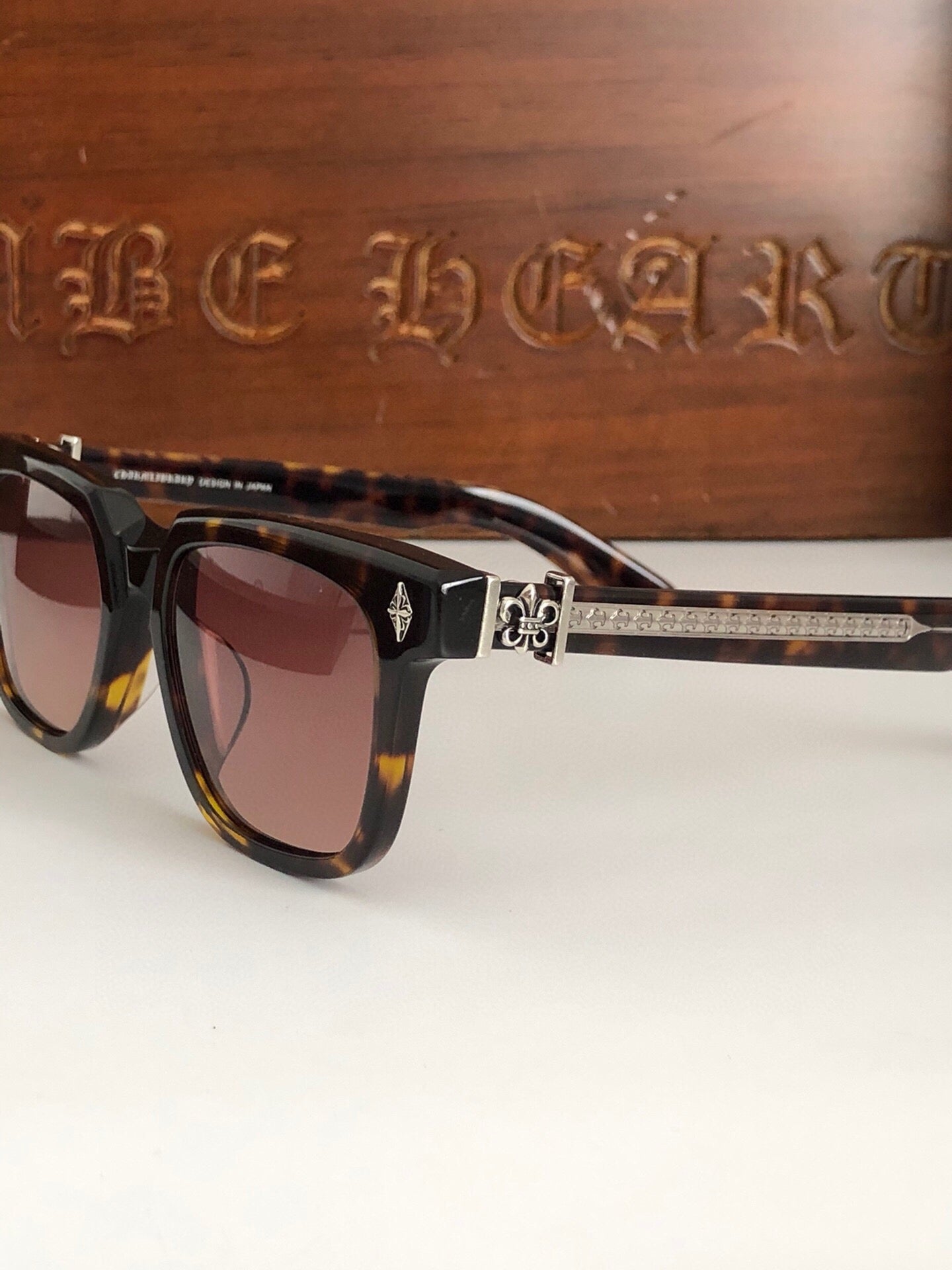 크롬하츠 엠비딕스트로우스 선글라스