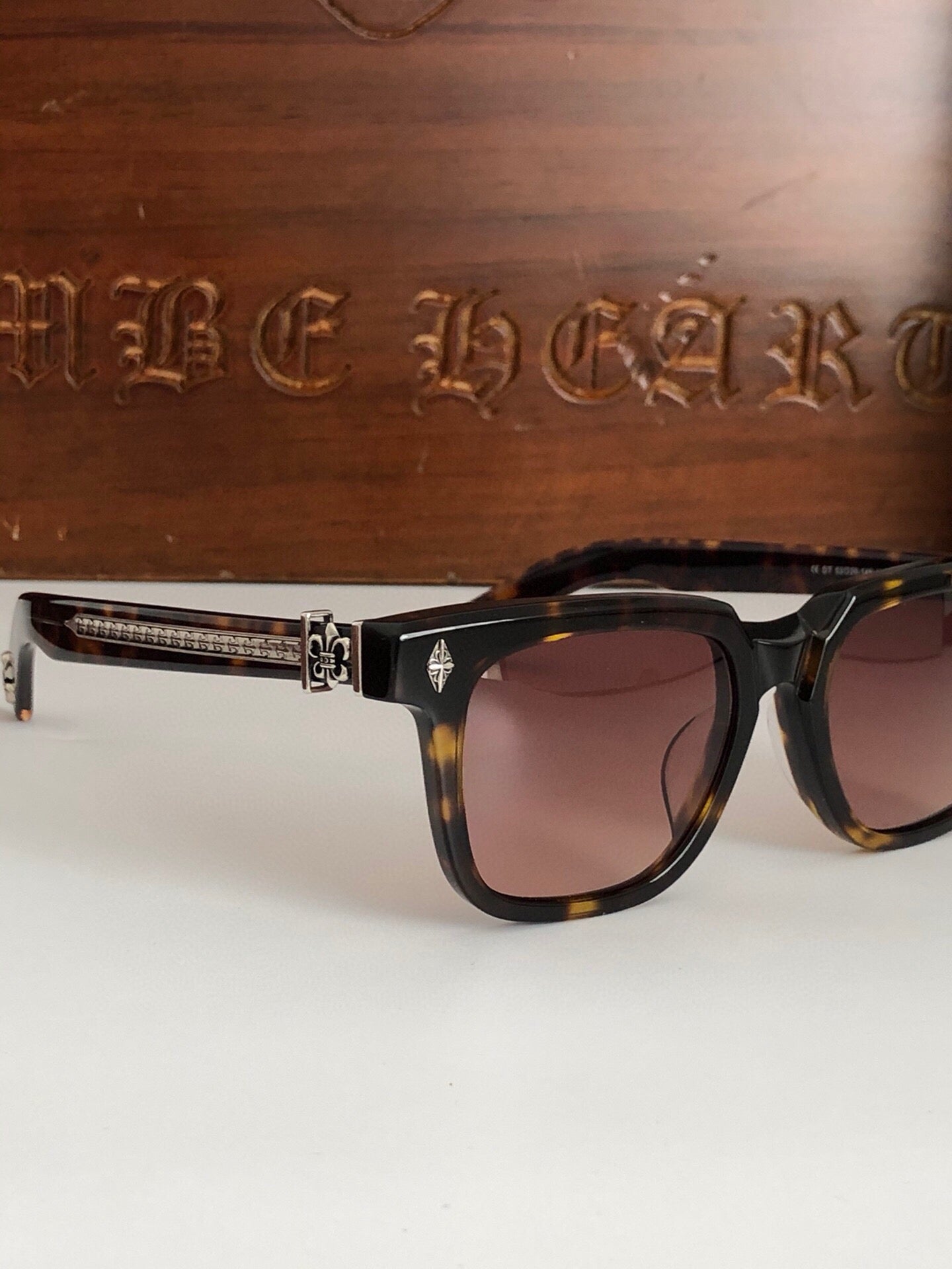 크롬하츠 엠비딕스트로우스 선글라스