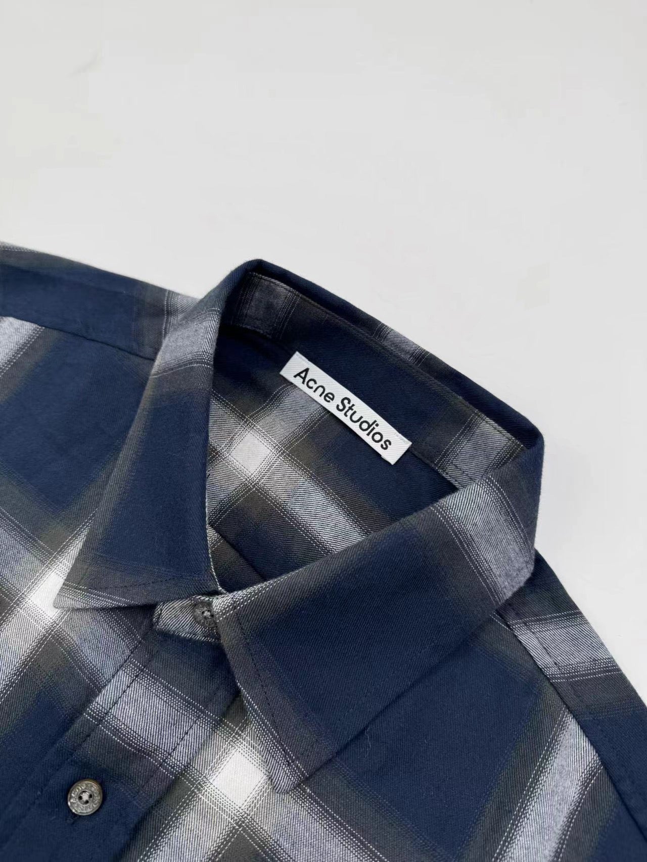 아크네 스튜디오 네이비 버튼업 셔츠