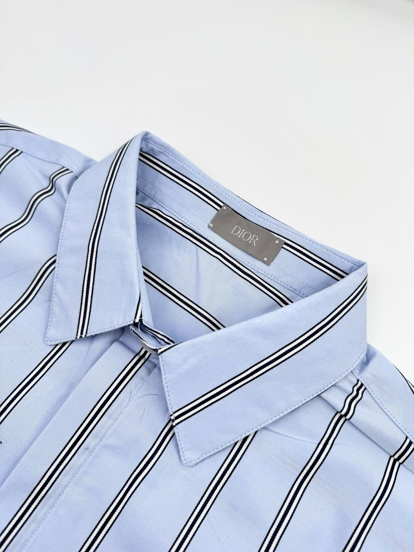 디올 로고 디테일 스트라이프 코튼 셔츠