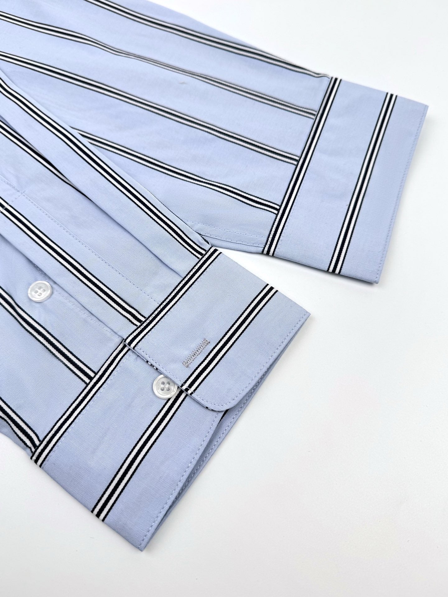 디올 로고 디테일 스트라이프 코튼 셔츠