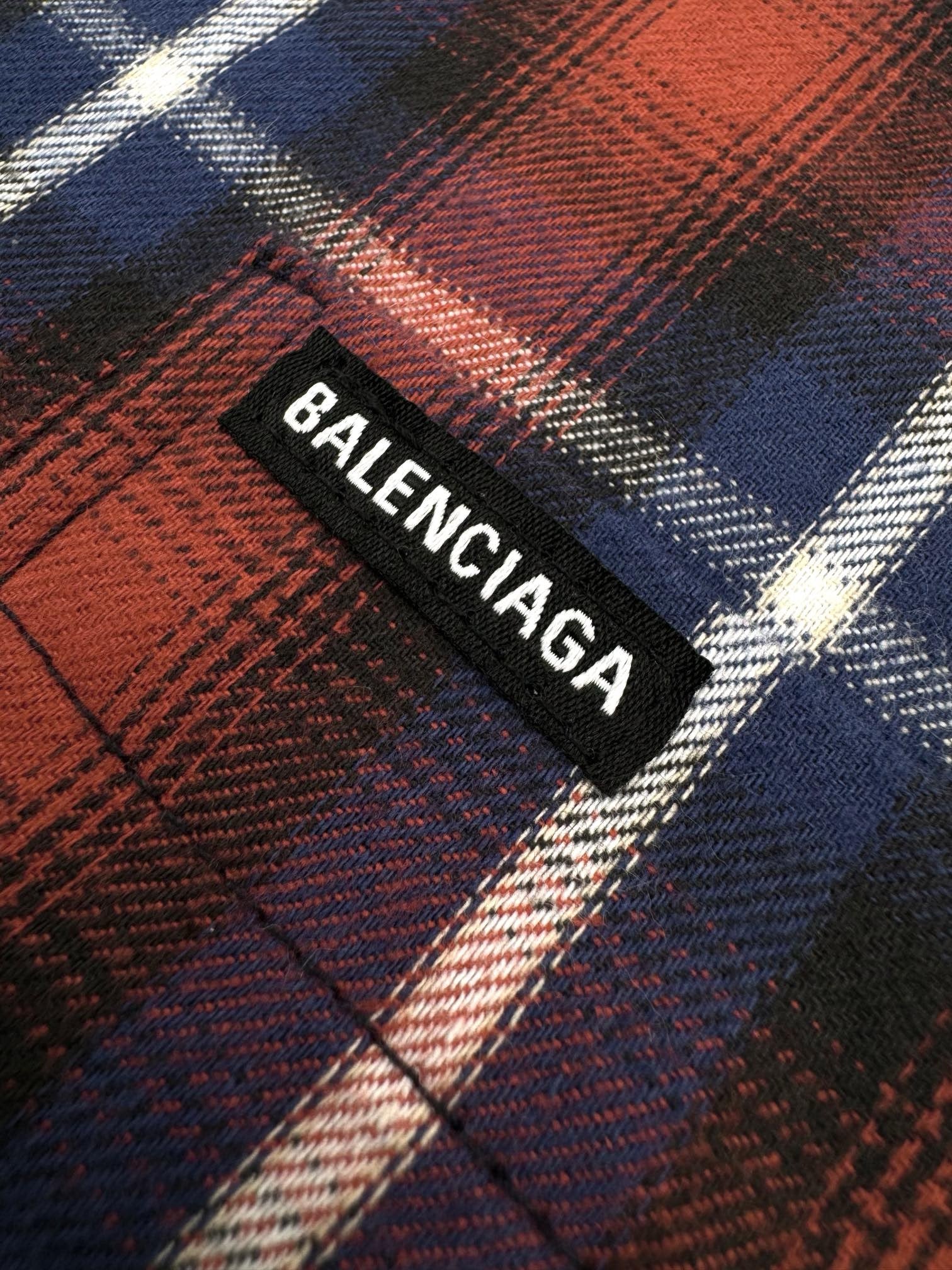 발렌시아가 셔츠