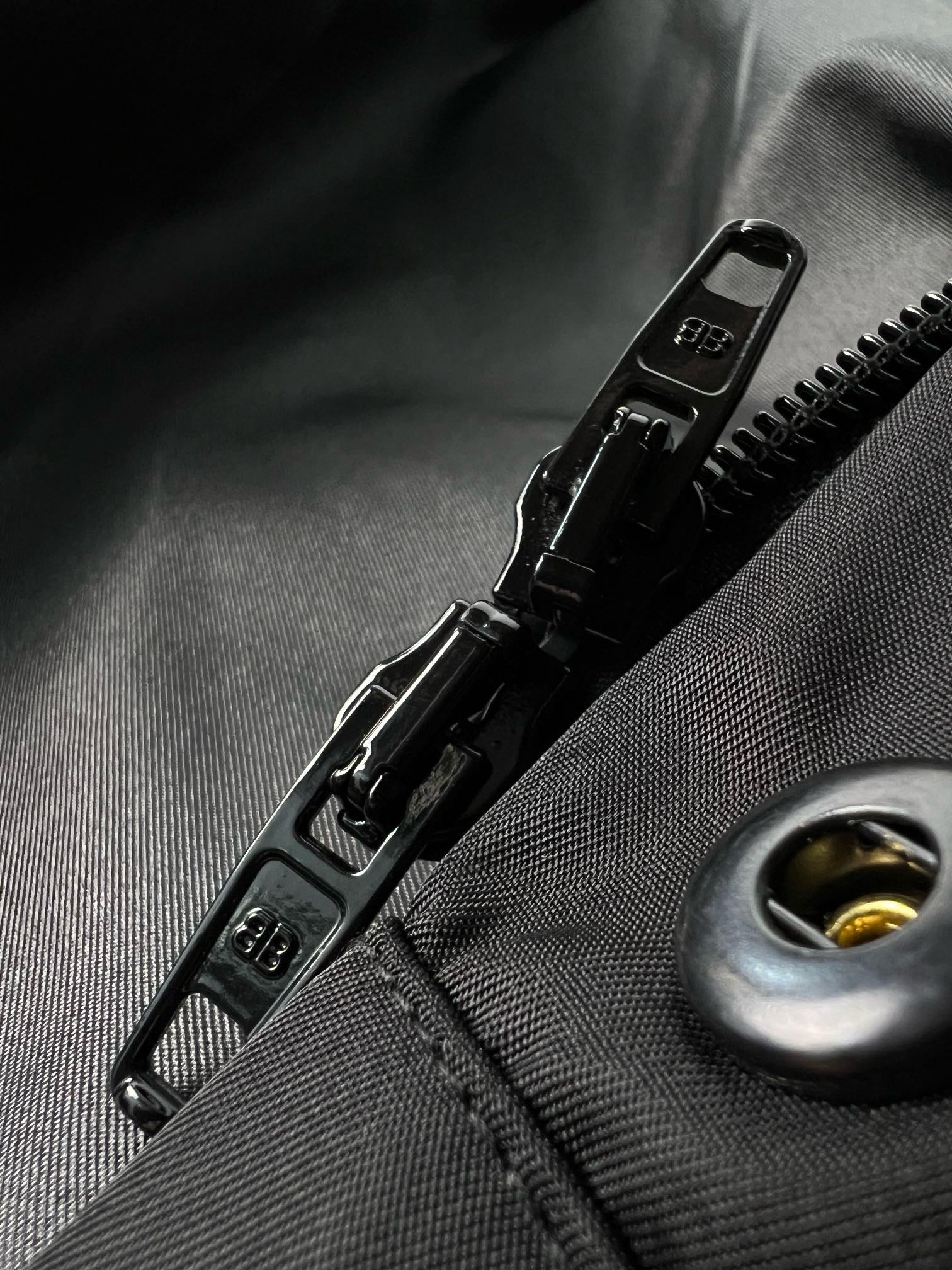 발렌시아가 테이프 타입 윈드브레이커