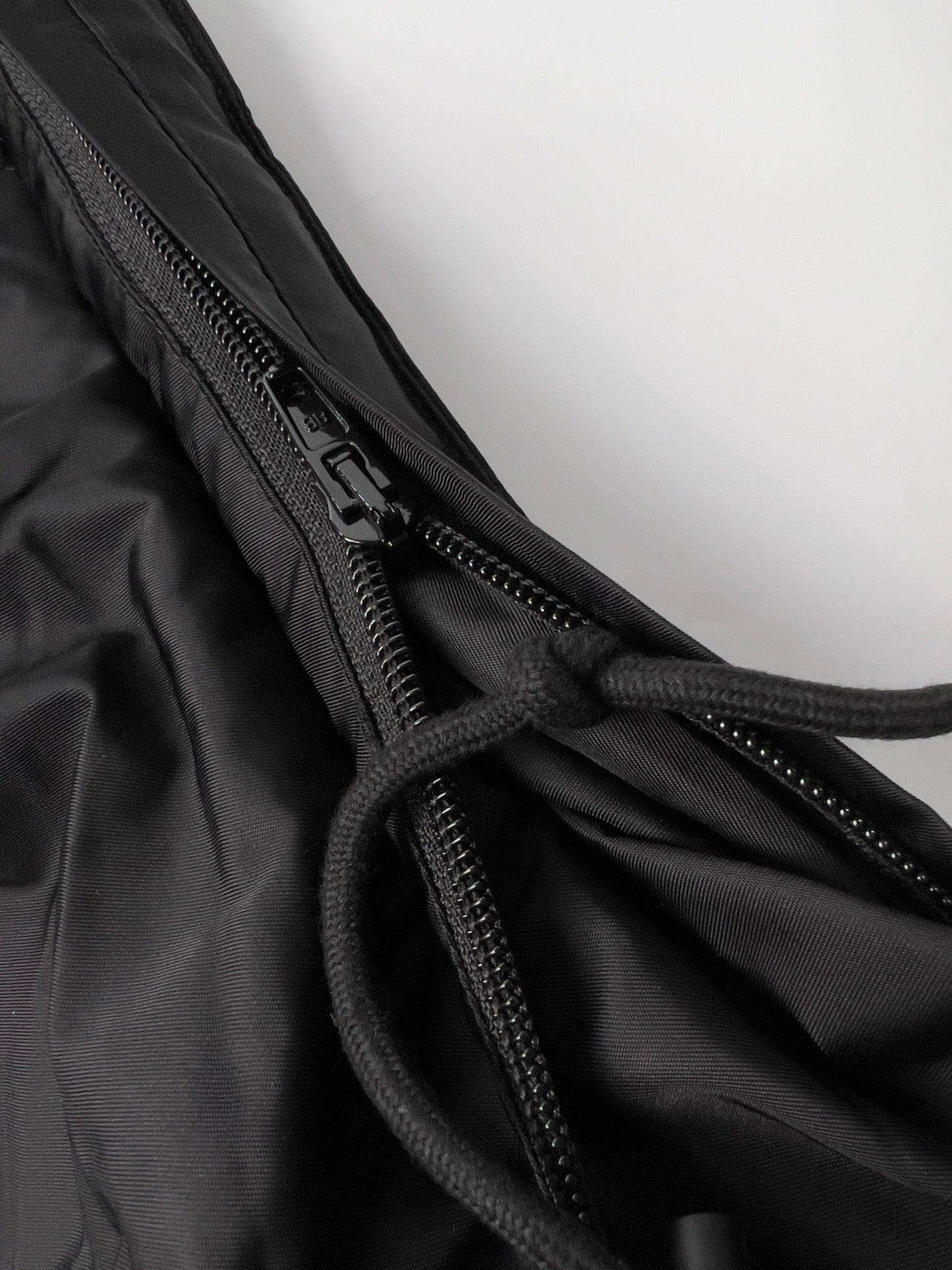 발렌시아가 테이프 타입 윈드브레이커