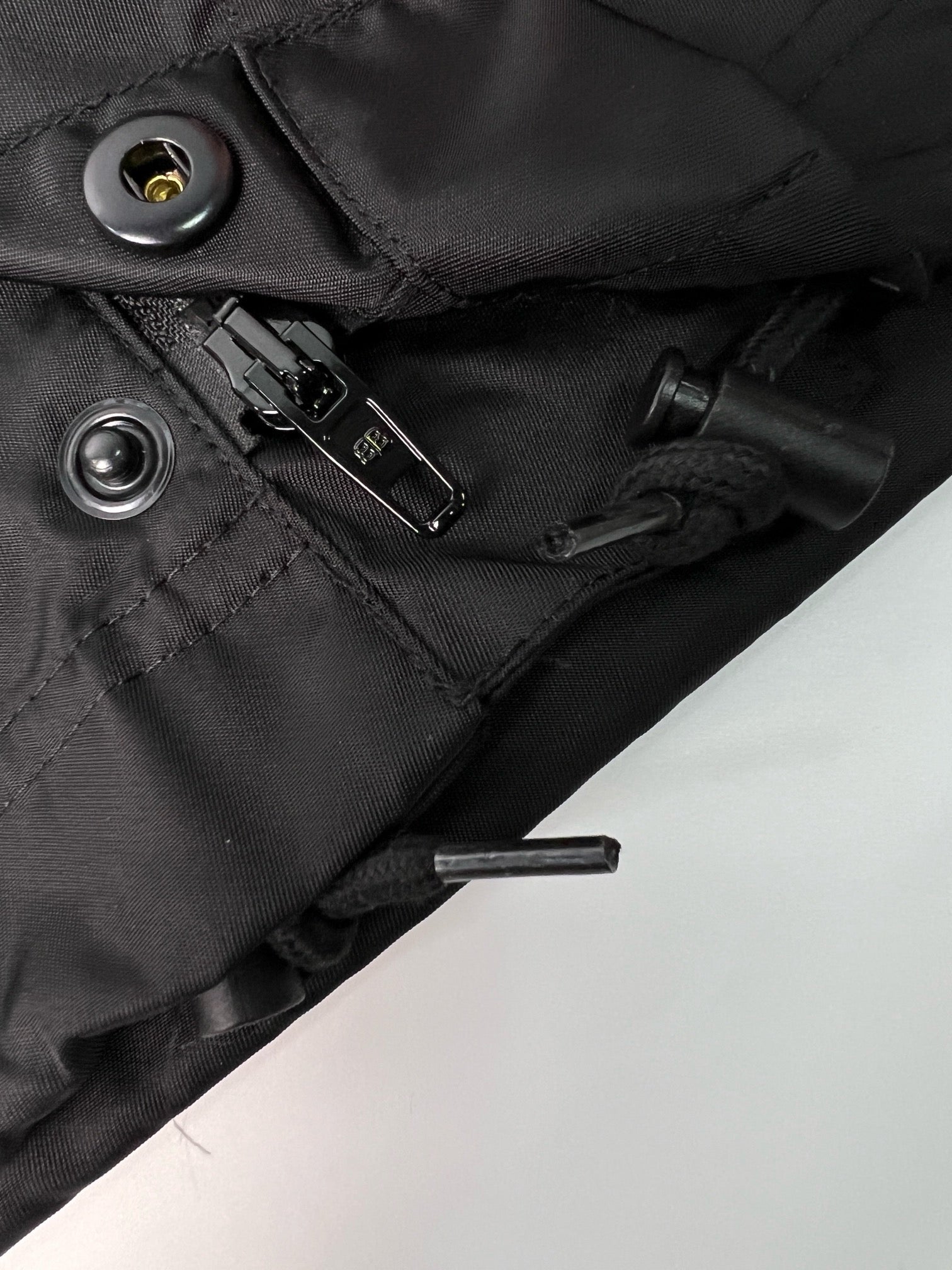 발렌시아가 테이프 타입 윈드브레이커