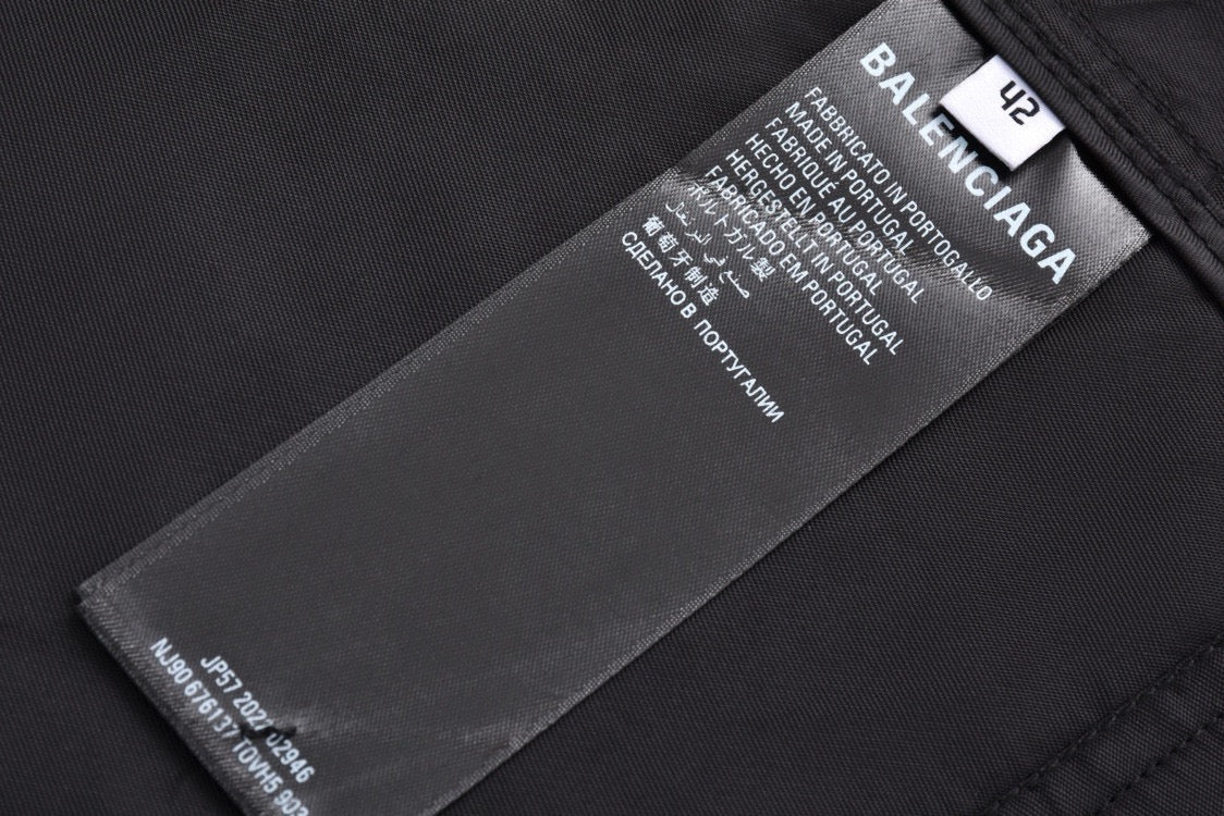 발렌시아가 테이프 타입 윈드브레이커