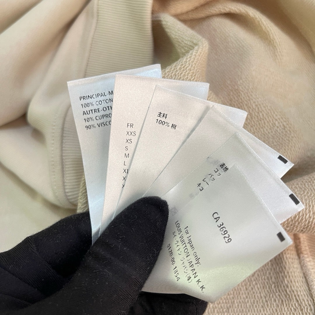 루이비통 엠벨리시드 하프 집 맨투맨