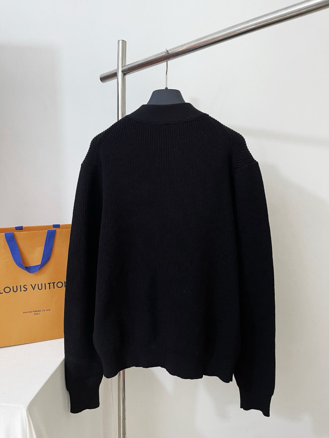 루이비통 엠브로이더드 시그니처 가디건