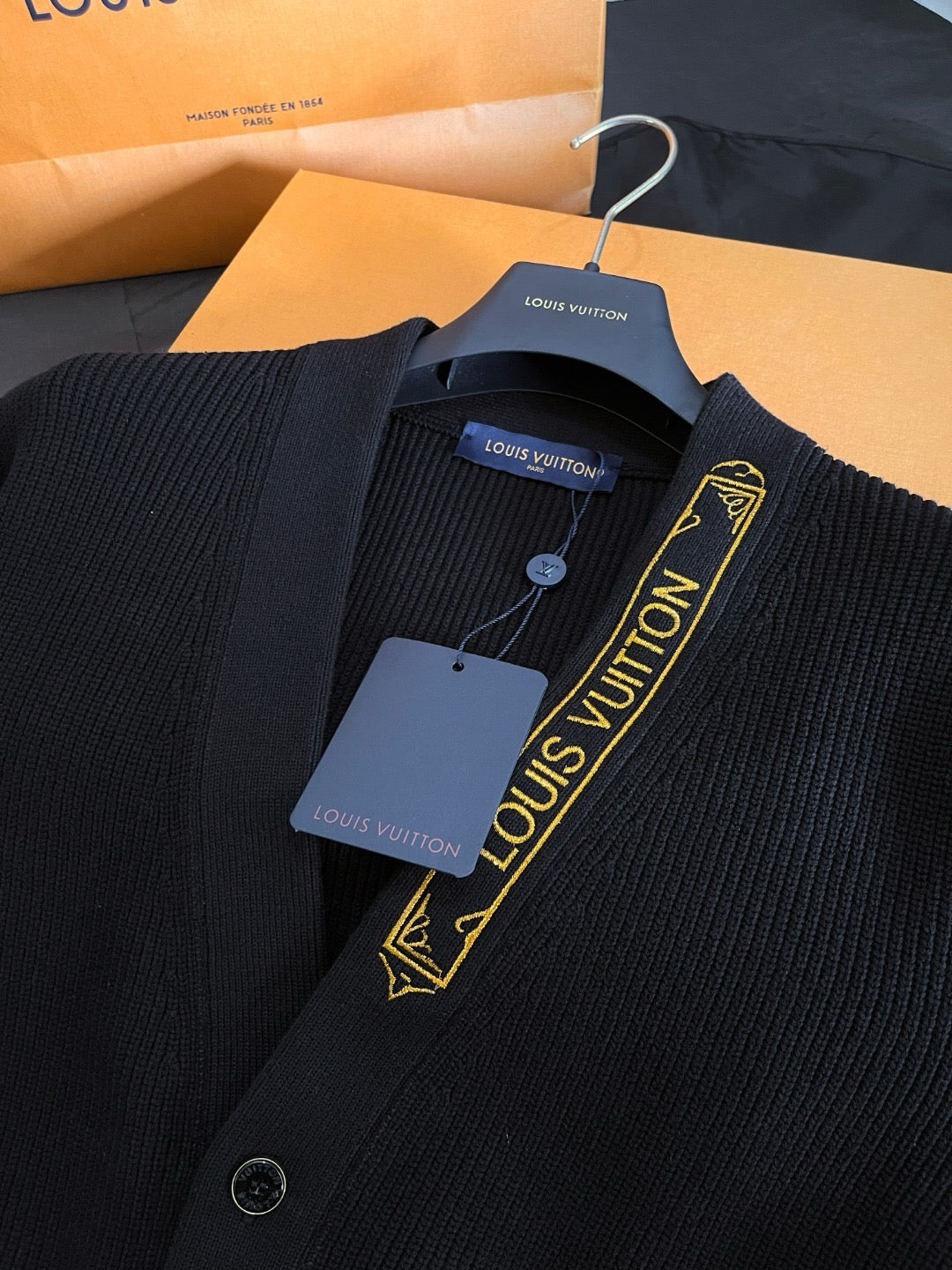 루이비통 엠브로이더드 시그니처 가디건