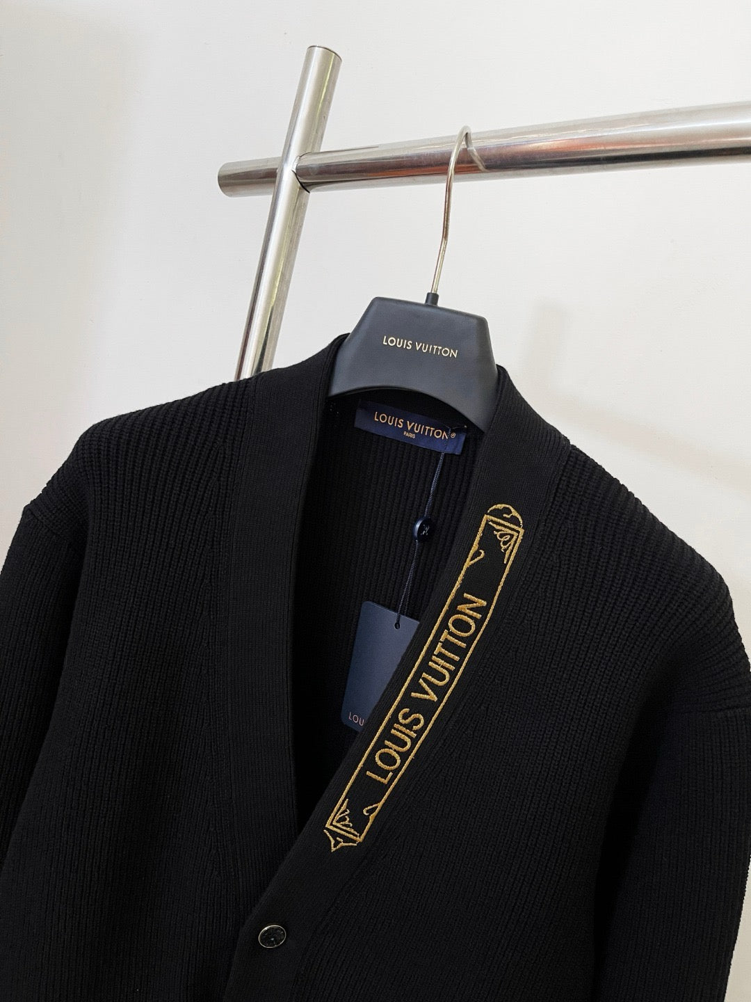 루이비통 엠브로이더드 시그니처 가디건