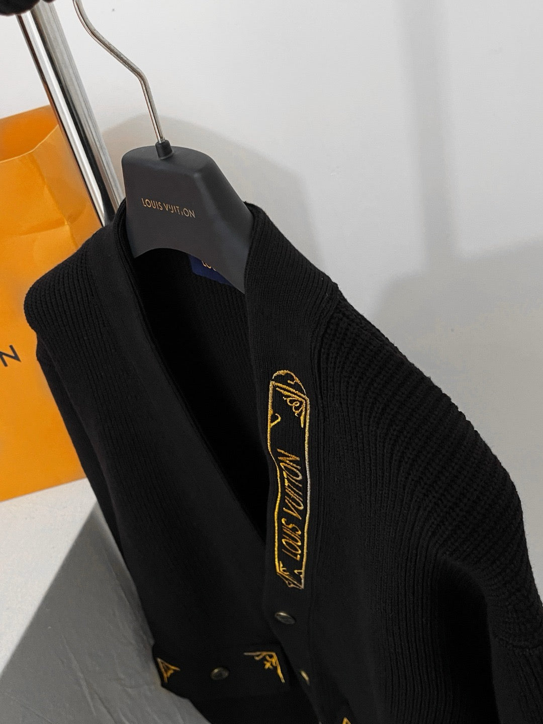 루이비통 엠브로이더드 시그니처 가디건