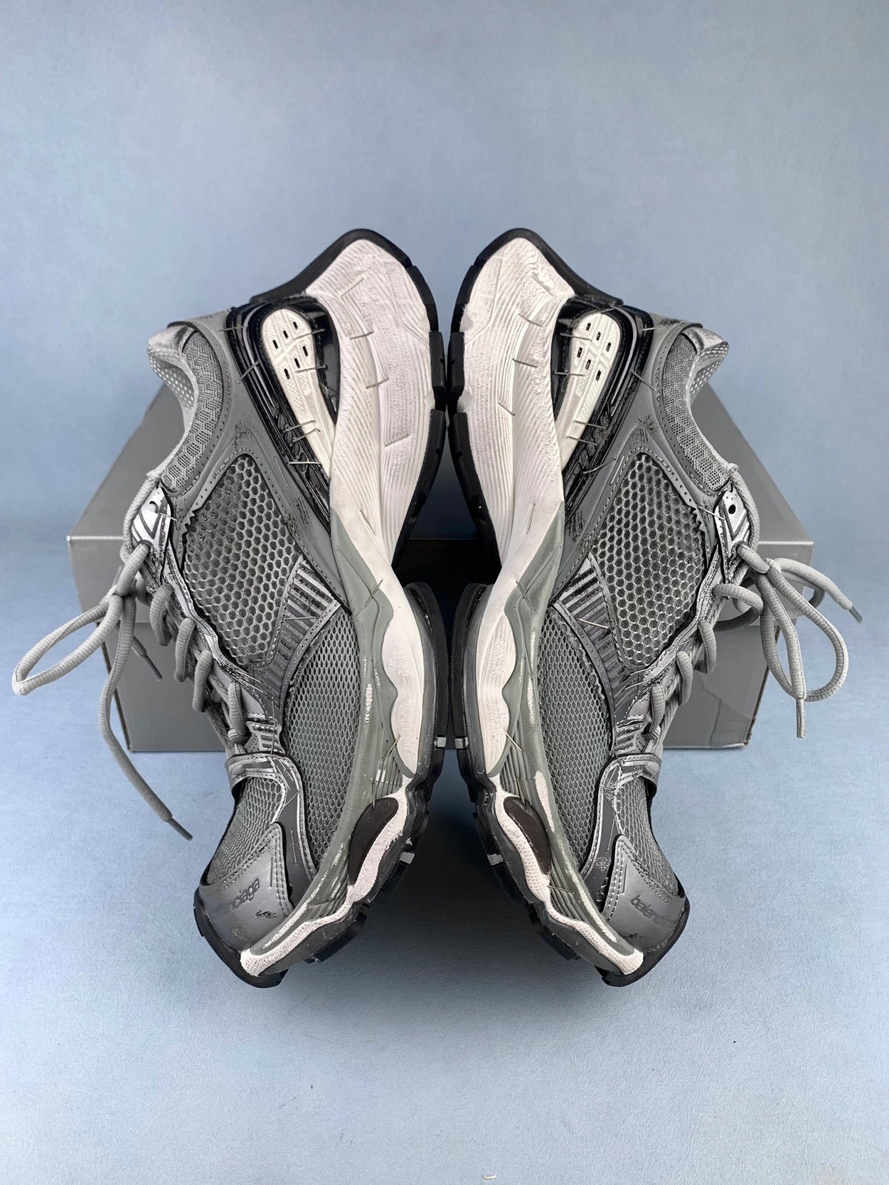 발렌시아가 스테이플러 스니커즈 실버 그레이