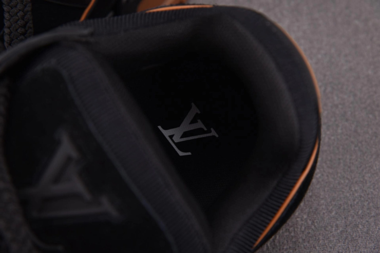 루이비통 LV 트레이너 맥시 스니커즈 스웨이드