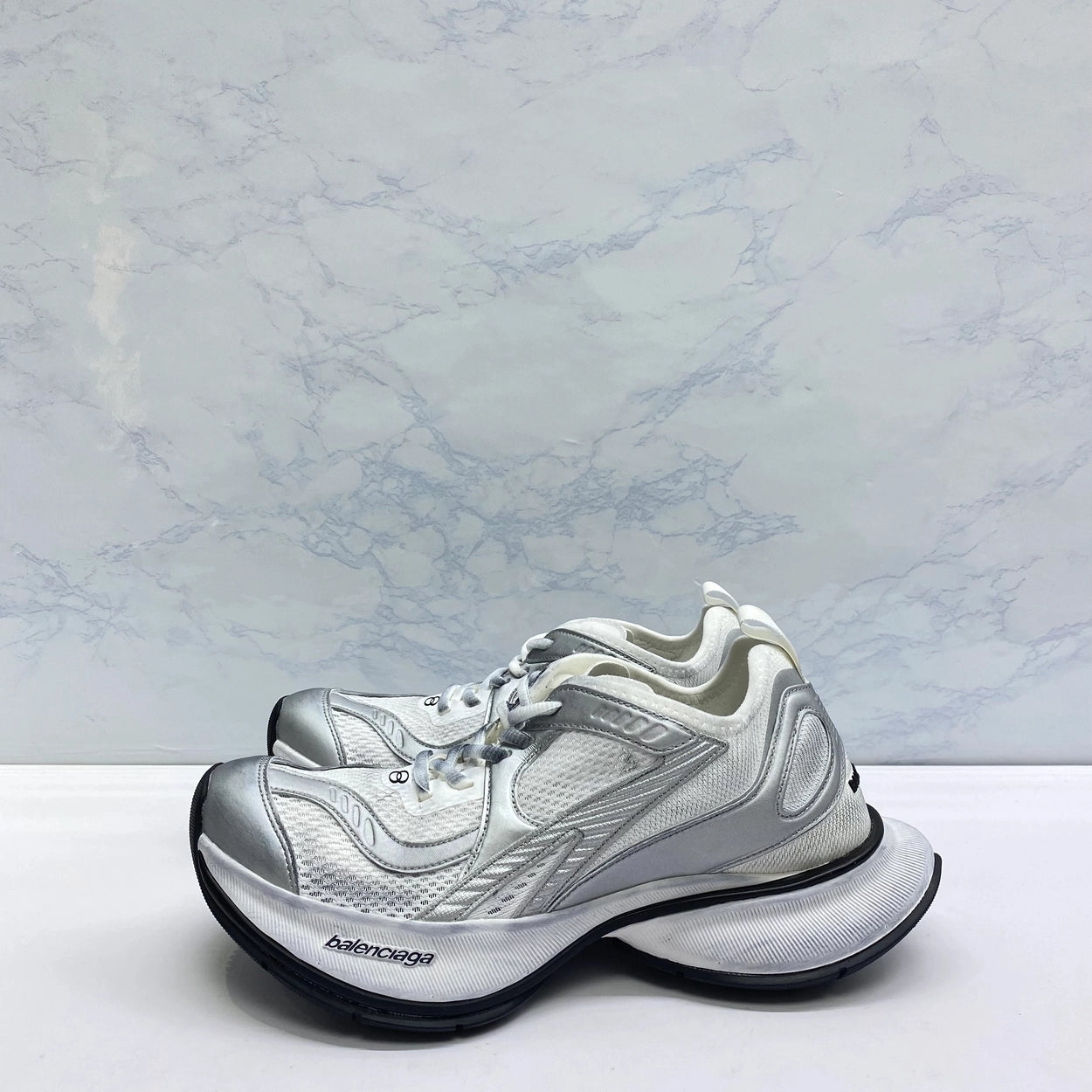 발렌시아가 서킷 스니커즈 화이트 실버