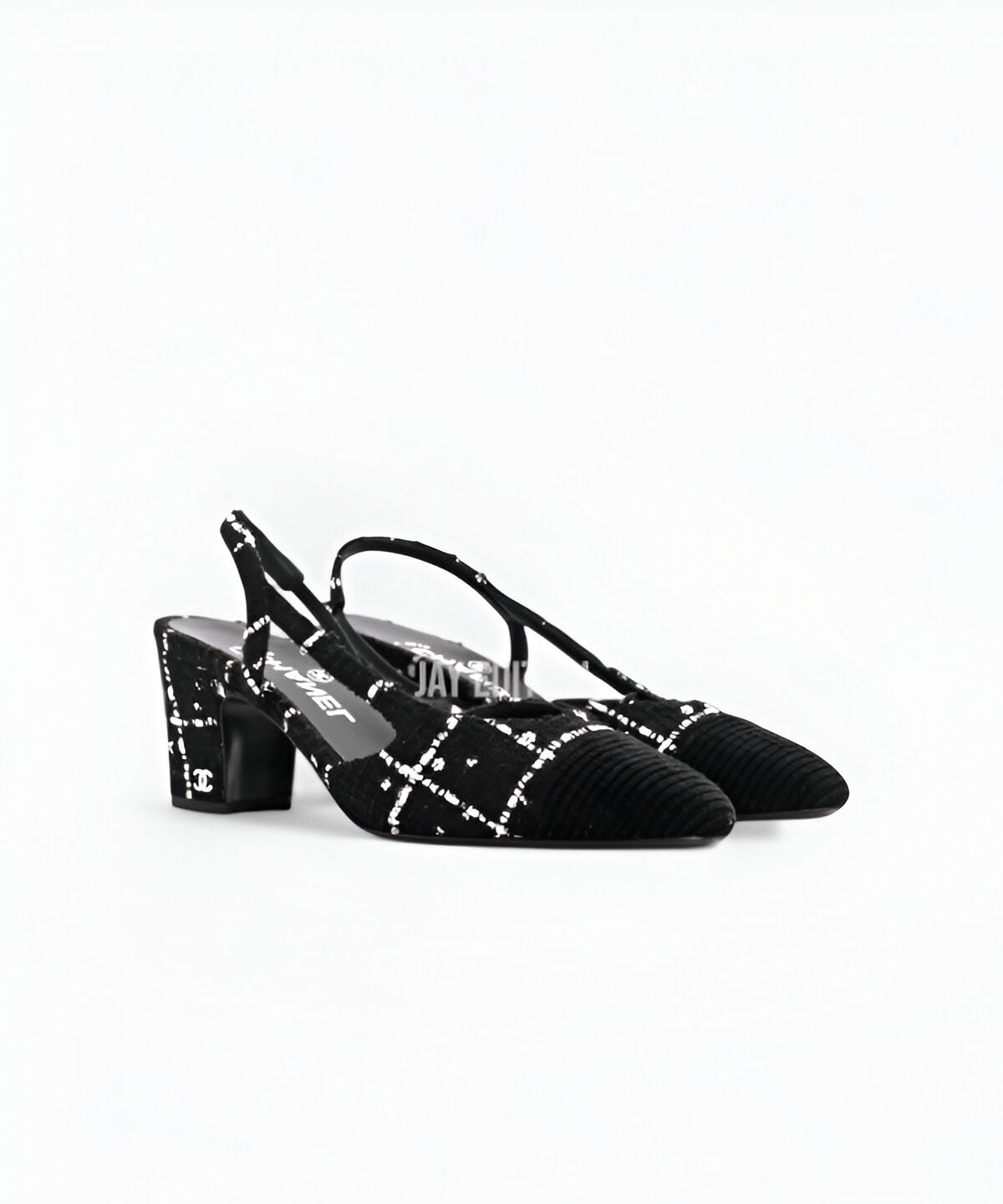 샤넬 트위드 슬링백 미드힐 투톤 디자인 트위드 소재와 슬링백 스트랩 디테일 슈즈