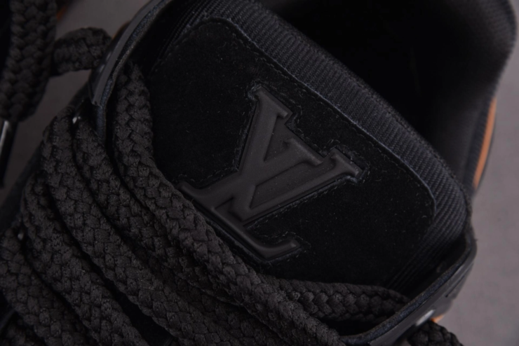 루이비통 LV 트레이너 맥시 스니커즈 스웨이드