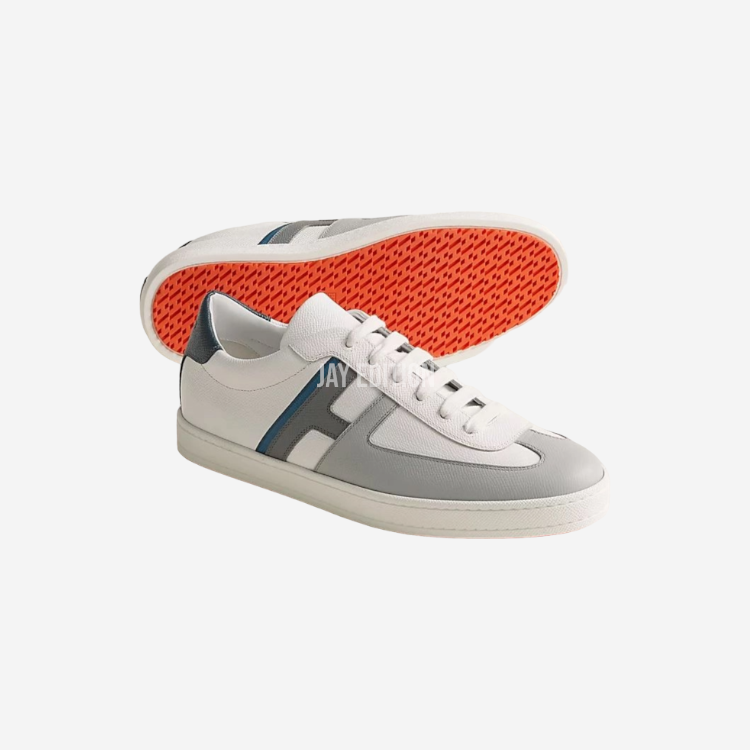 여러 컬러 조합과 에어리한 라인이 경쾌한 인상을 주는 에르메스 부메랑 멀티컬러 스니커즈