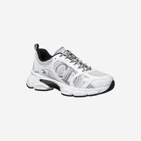 화이트 메쉬 갑피와 입체적인 러버솔이 조화를 이루는 디올 크로노 퍼포먼스 스니커즈