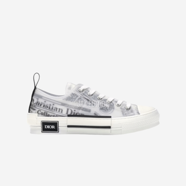 신문지 모티브 프린트가 독특한 디올 x 다니엘 아샴 B23 로우탑 협업 화이트 캔버스 버전