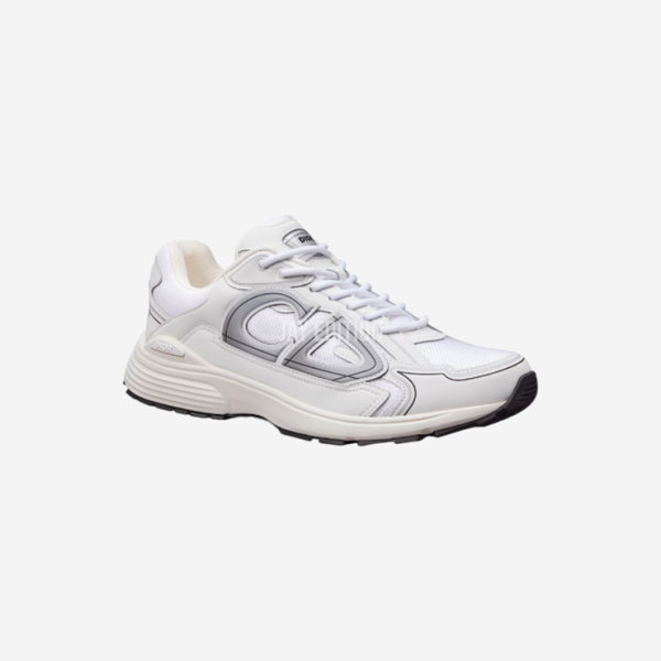 미래지향적인 곡선 라인과 커다란 디올 로고 디테일이 돋보이는 디올 B30 카운트다운 스니커즈