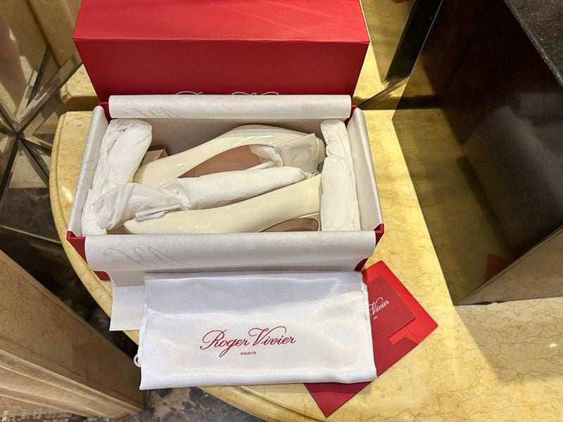 로저비비에 트럼펫 미들힐 펌프스