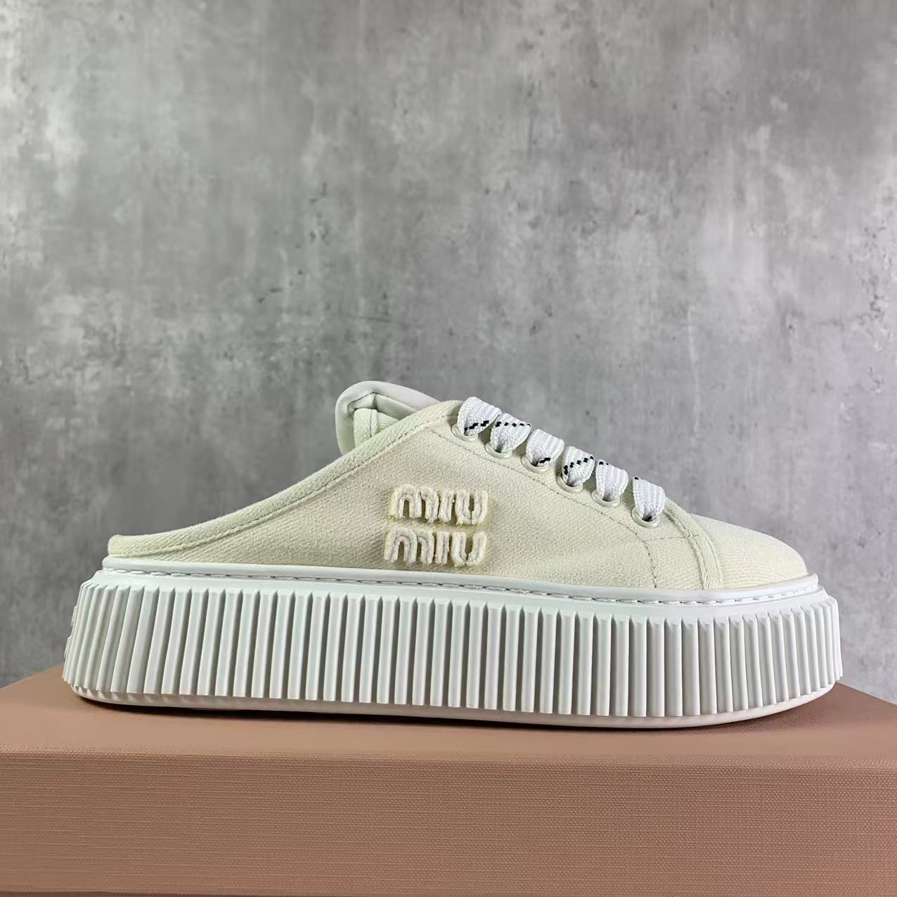 국내) 미우미우 데님 스니커즈 뮬 35