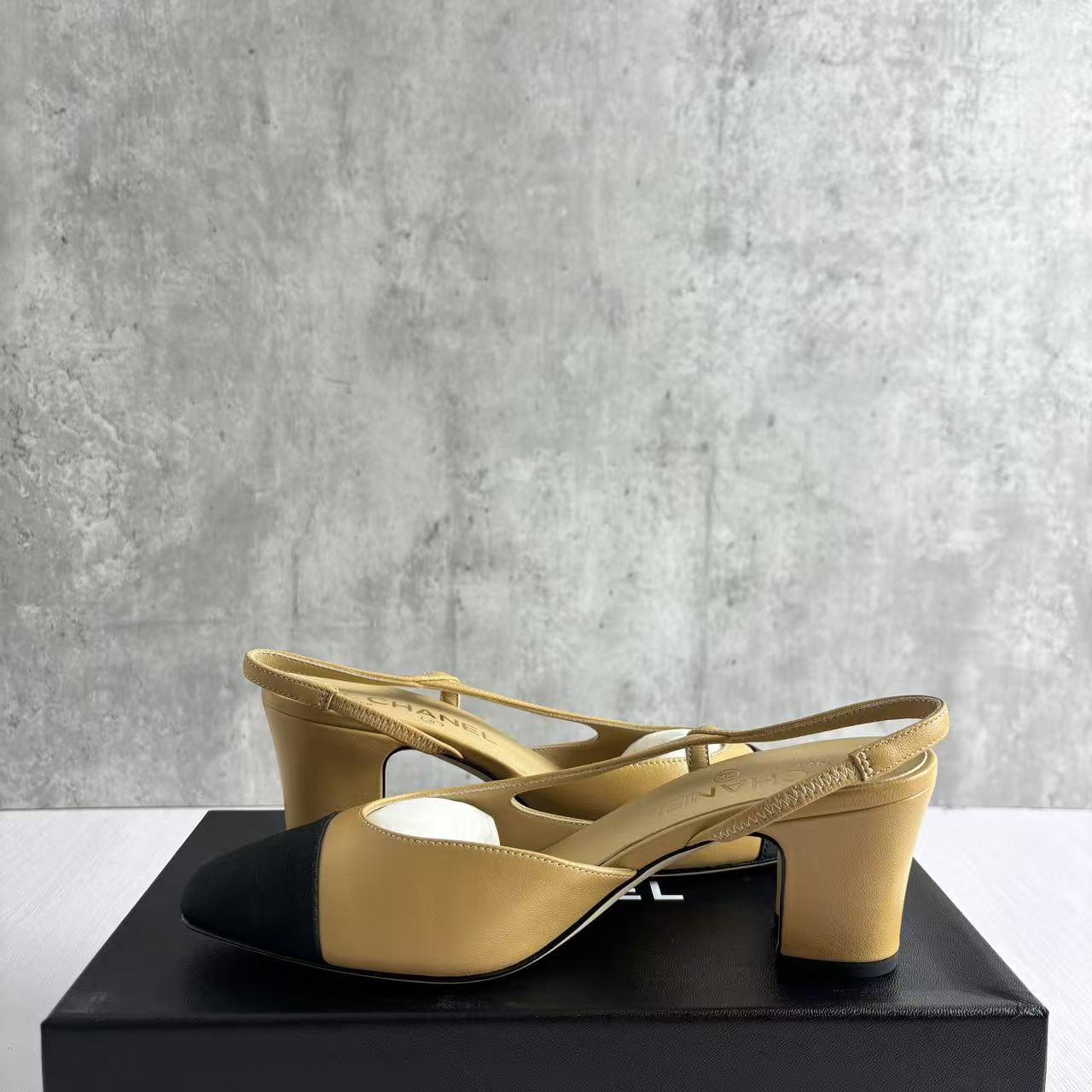 국내) 샤넬 투톤 통굽 슬링백  / 베이지  38