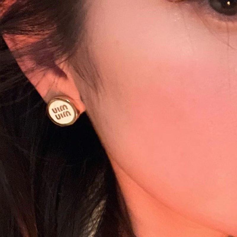 미우미우 에나멜 메탈 귀걸이