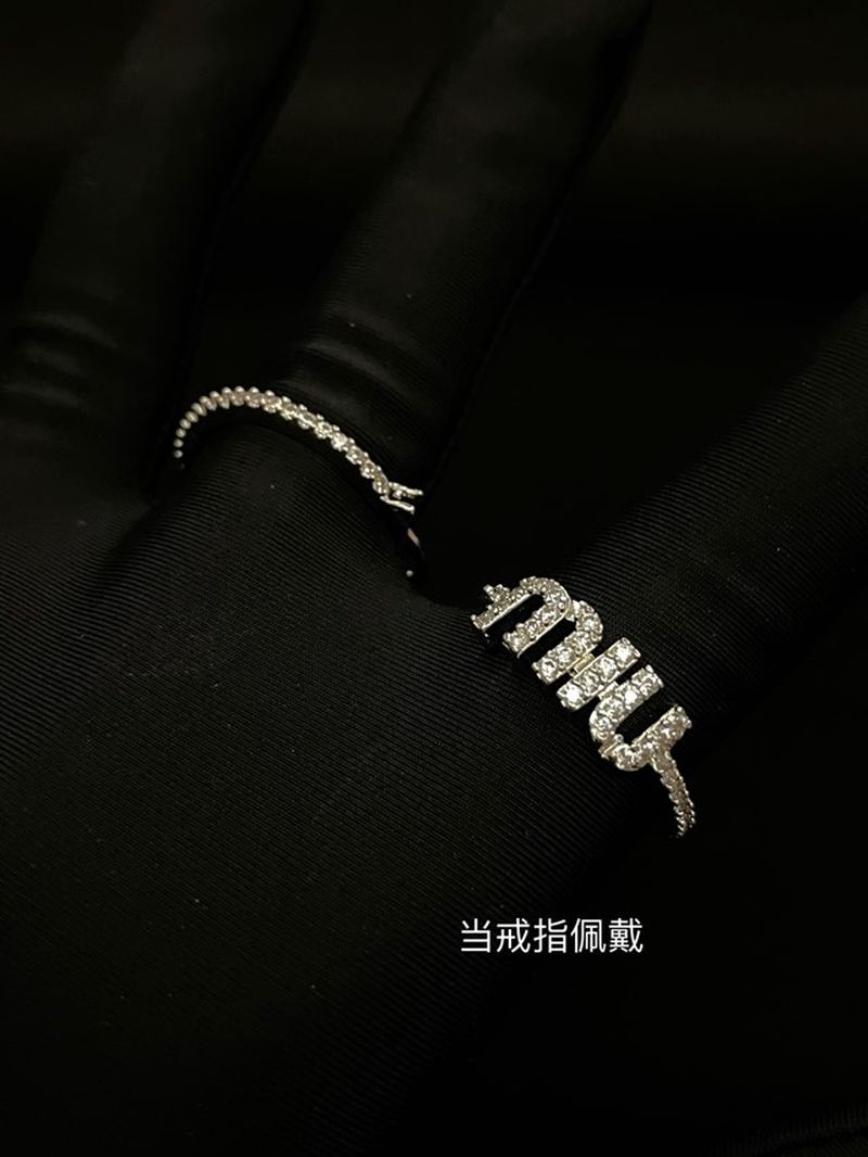 미우미우 크리스탈 메탈 이어링