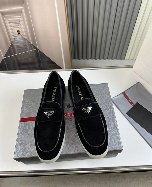 프라다 스웨이드 로퍼