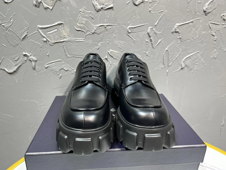 프라다 모놀리스 브러시드 레이스업 슈즈