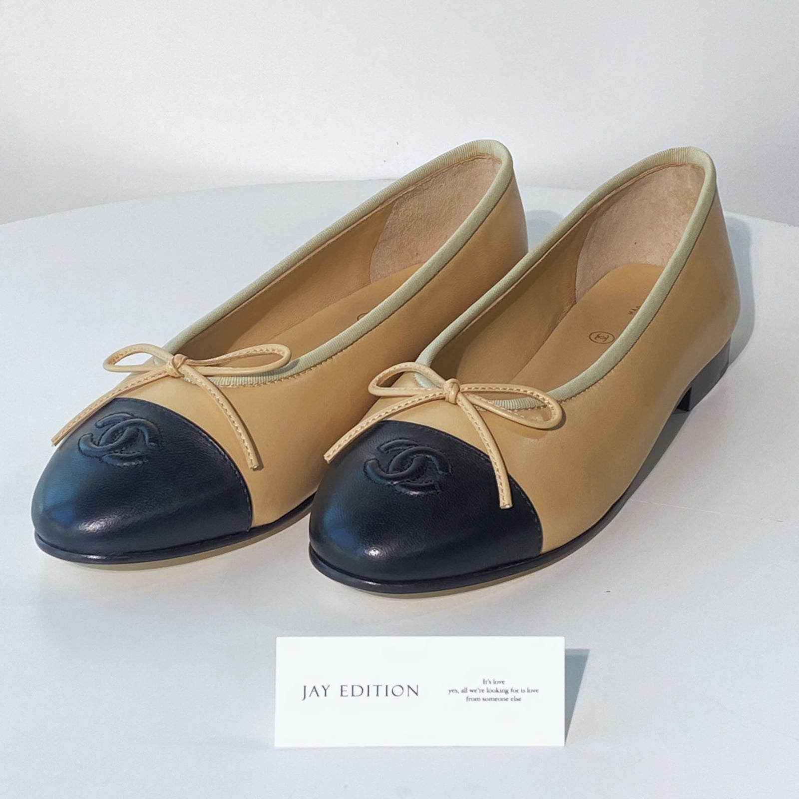 국내) 샤넬 투톤 발레리나 플랫 / 베이지 < 37 2개 / 38 2개 / 40 1개 >