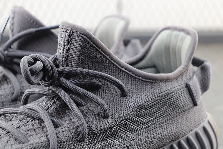 YEEZY 350 V2 신더 리플렉티브