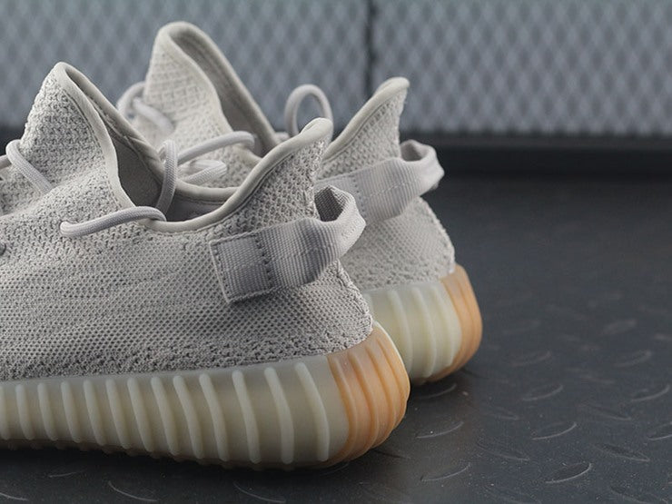 YEEZY 350 V2 세서미