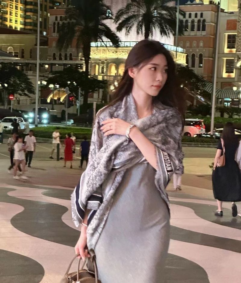 디올 스카프
