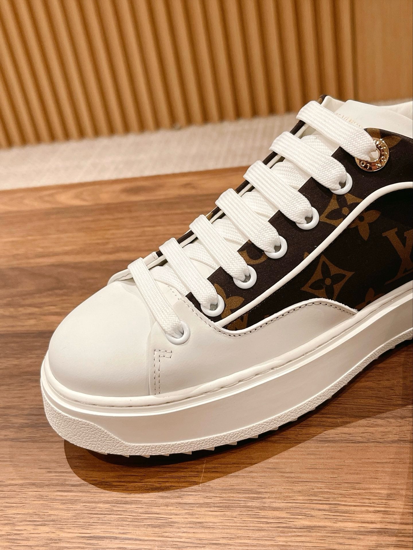 루이비통 타임 아웃 스니커즈