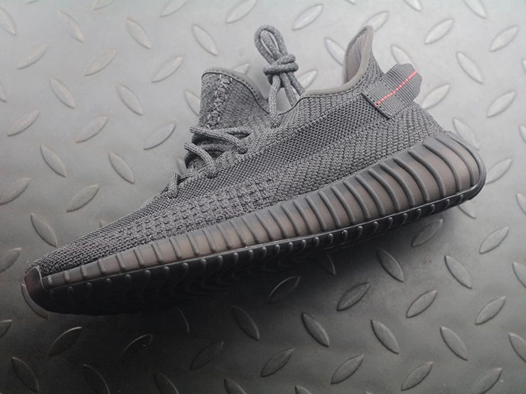 YEEZY 350 V2 스태틱 블랙