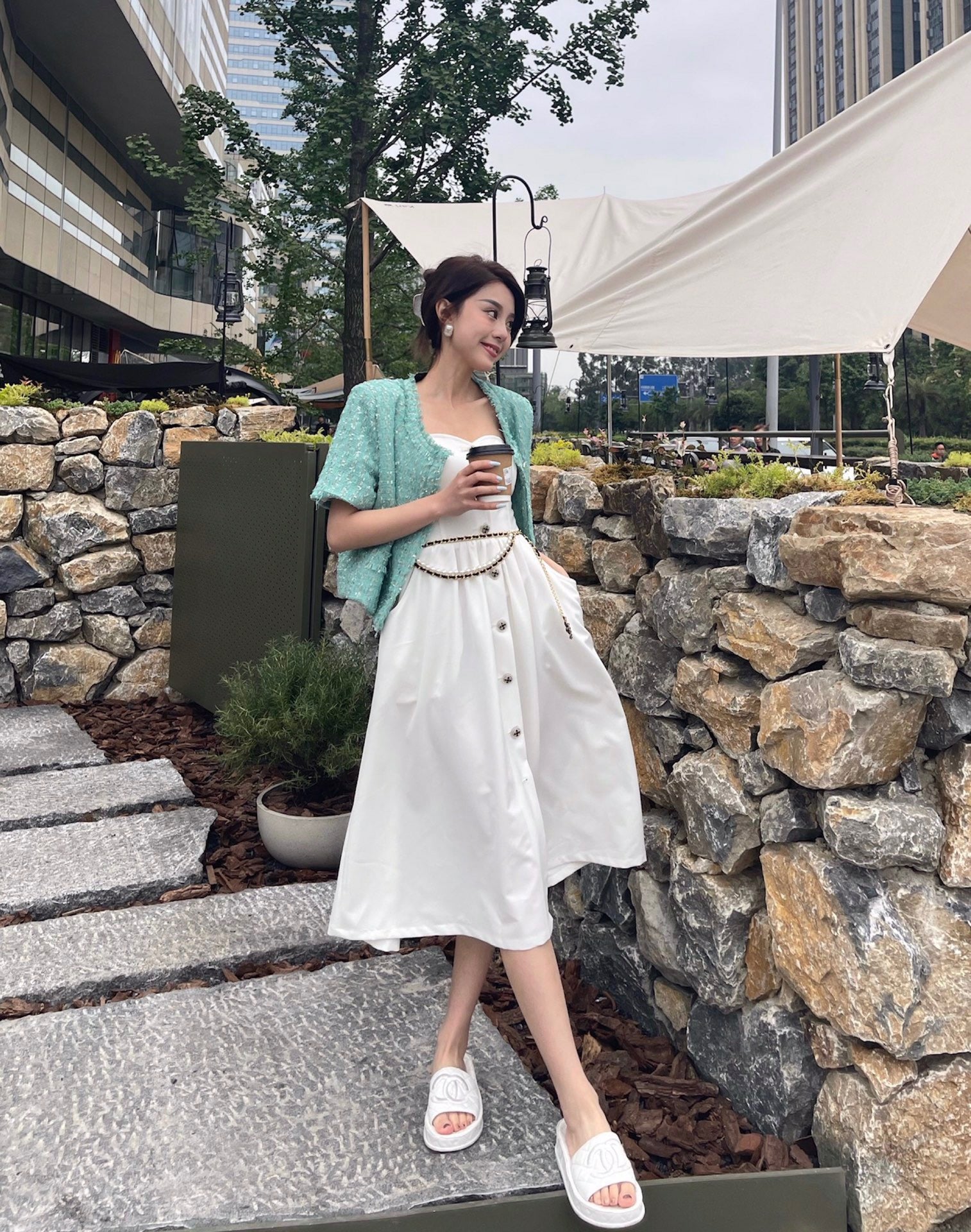 샤넬 자수 로고 뮬