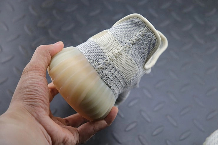 YEEZY 350 V2 룬드마크