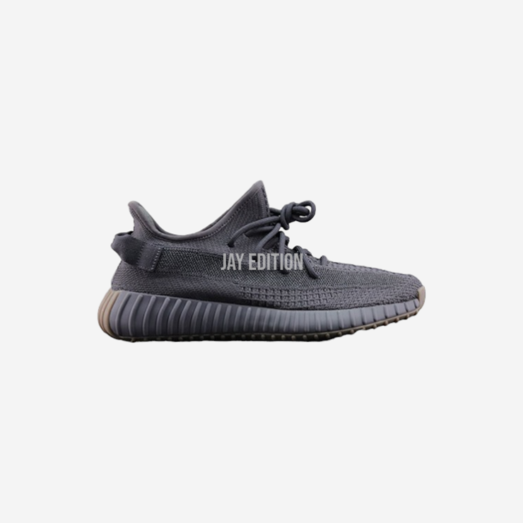 YEEZY 350 V2 신더 리플렉티브, 신더 컬러에 리플렉티브 소재가 적용된 야간 시인성을 높인 리미티드 에디션