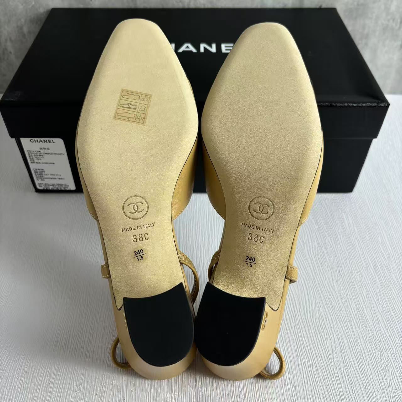 국내) 샤넬 투톤 통굽 슬링백  / 베이지  38