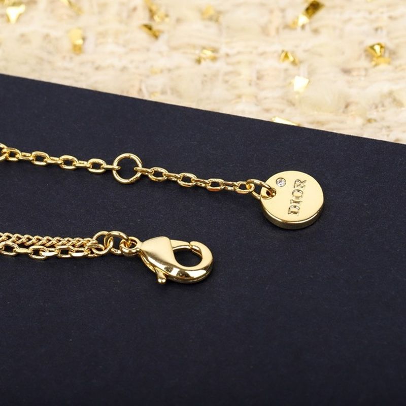 디올 목걸이