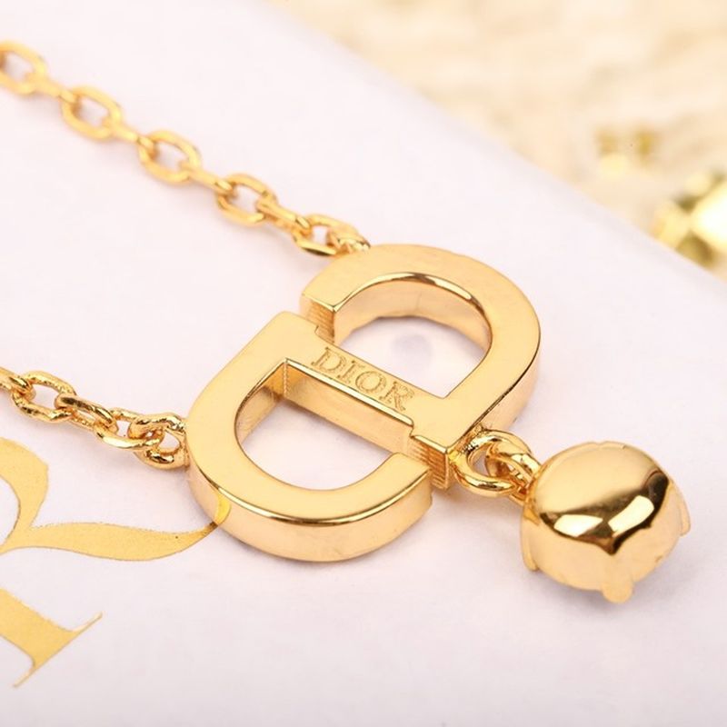 디올 목걸이