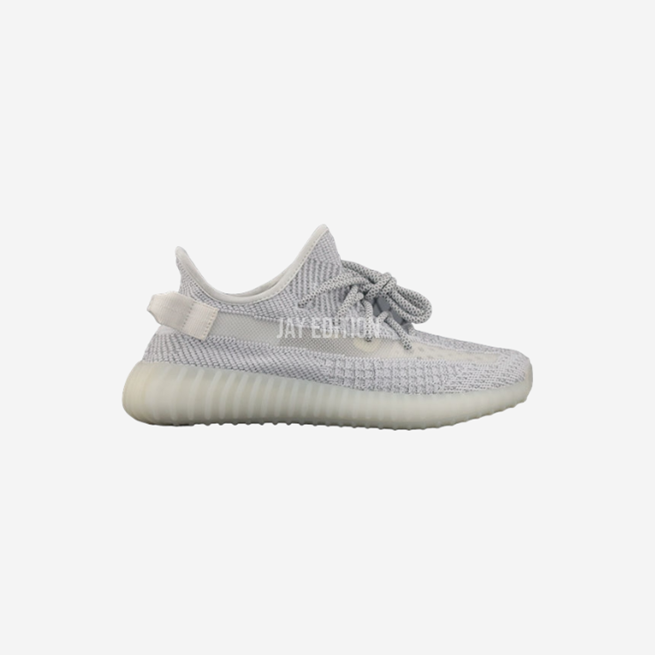 YEEZY 350 V2 스태틱, 화이트와 라이트 그레이 조합의 메쉬 프라임니트 어퍼, 투명 스트라이프와 깔끔한 분위기