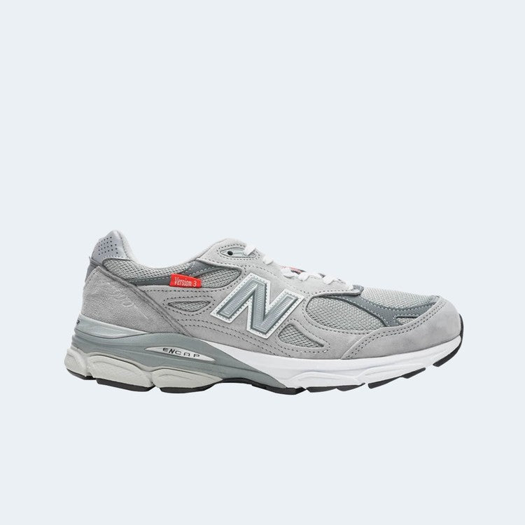 뉴발란스 990v5 메이드 인 USA 그레이 - D 스탠다드, 미드솔 안정성과 내구성이 강화된 990 시리즈의 대표 버전