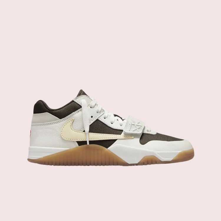 새롭게 선보인 트레이닝화 형태의 점프맨 잭 TR 세일 앤 다크 모카 스니커즈